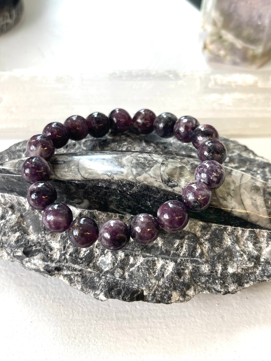 Bracelet with black lepidocrocite