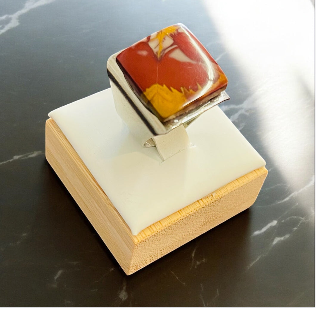 Ring with brecciated mookaite jasper bead