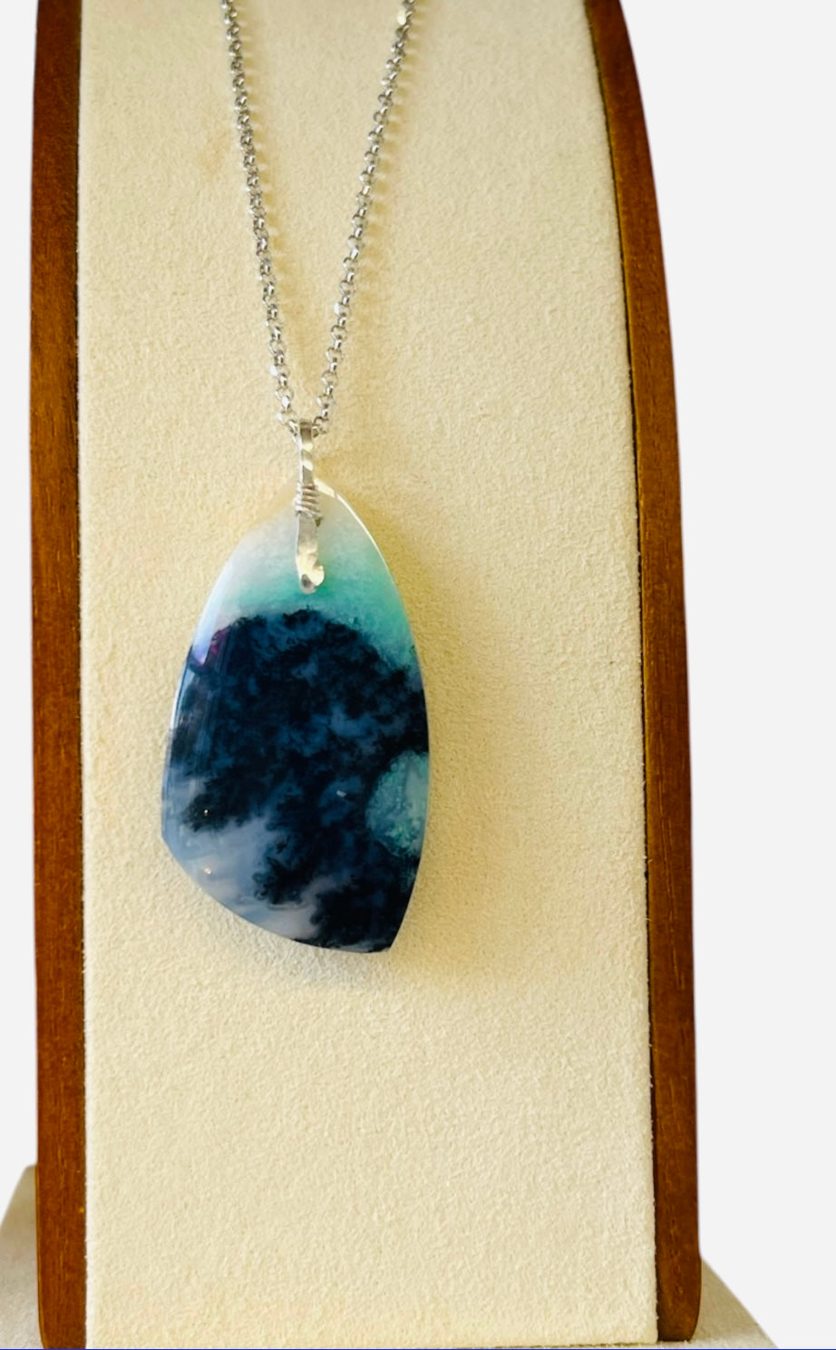 Pendant with gem silica cabochon