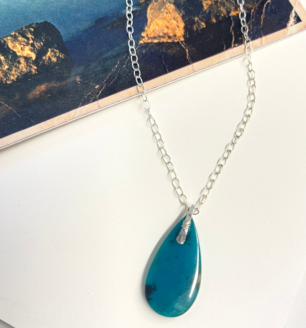 Pendant with gem silica cabochon