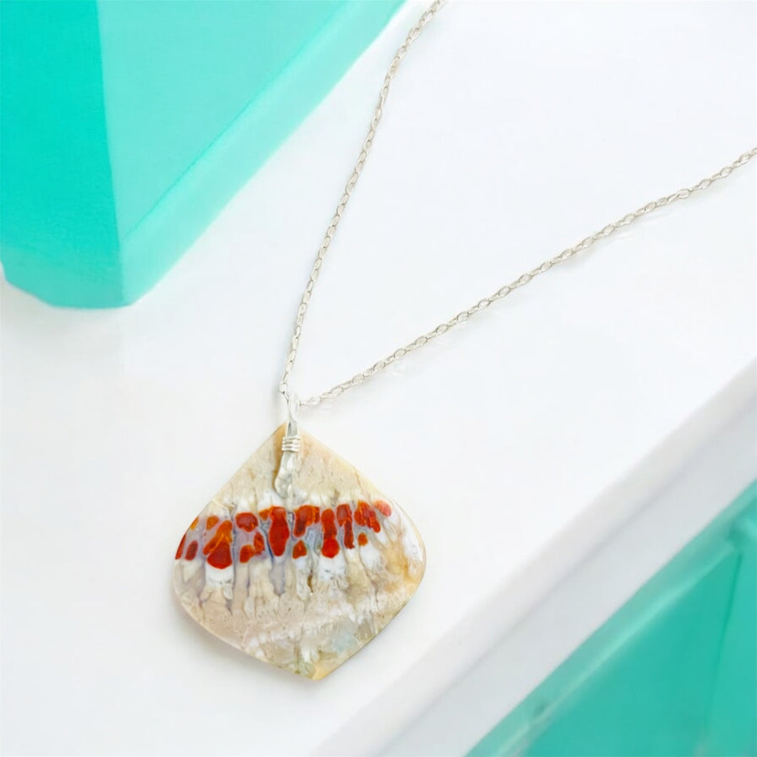 Pendant with plume agate