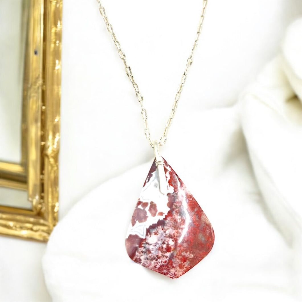 Pendant with plume agate