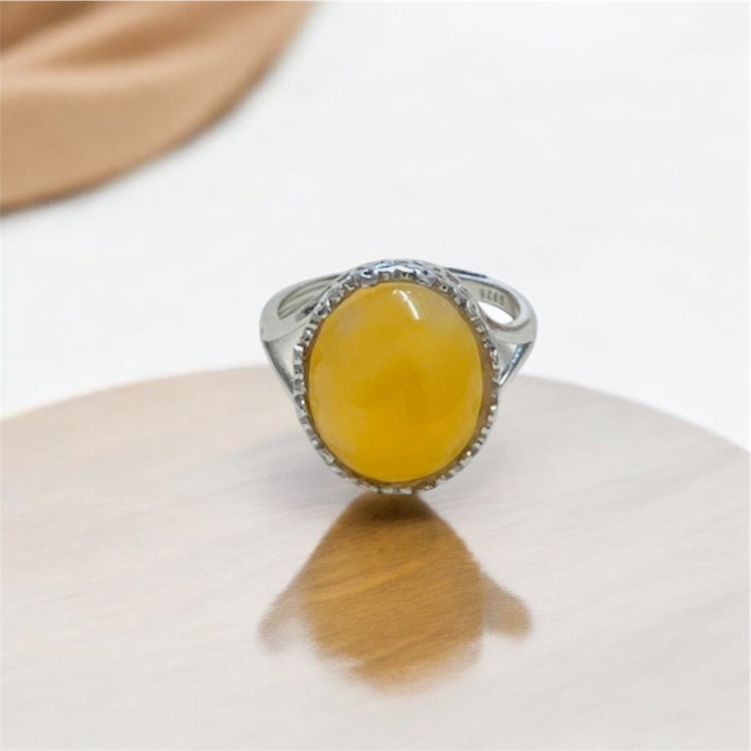 Ring with citrine cabochon