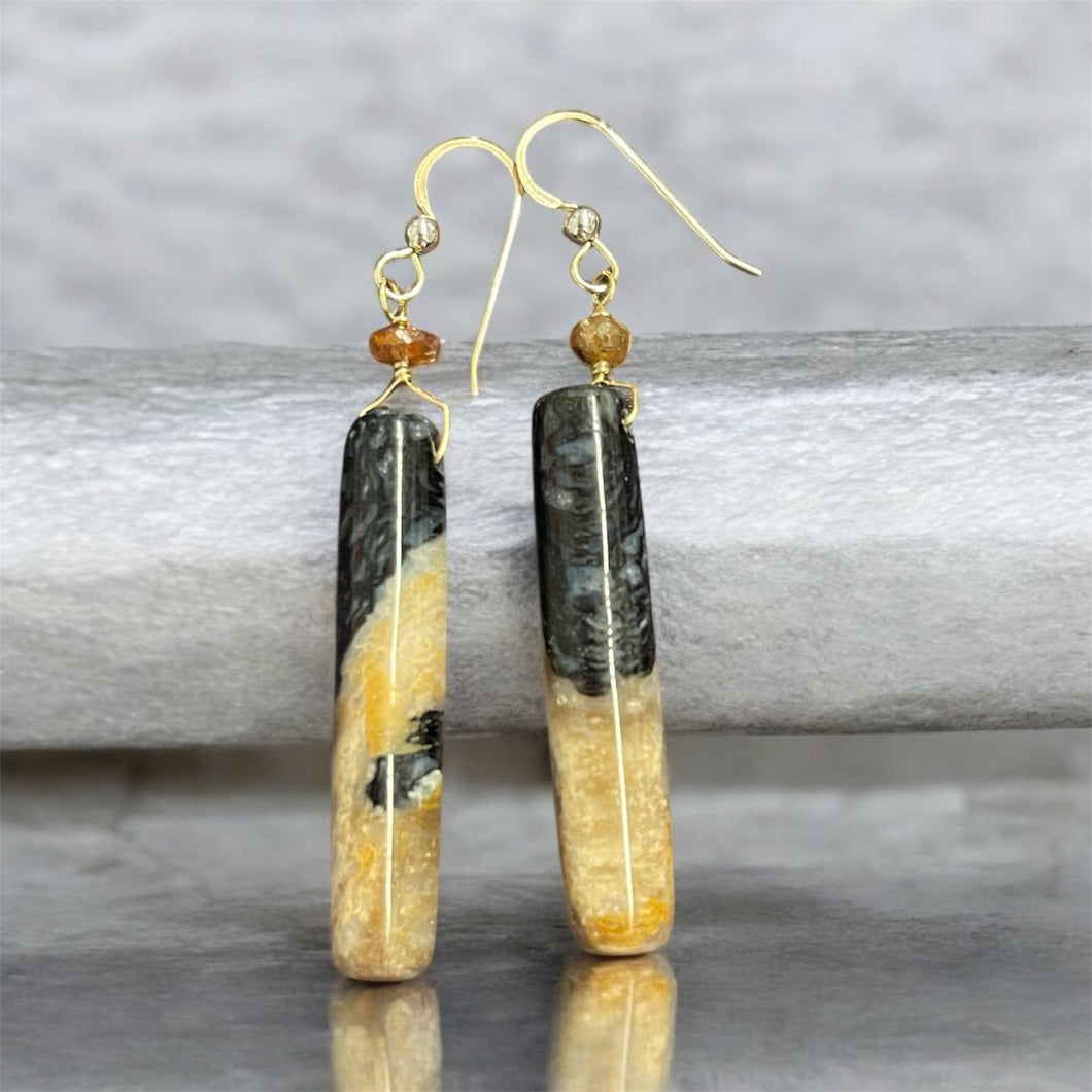 Earrings with pine root stones