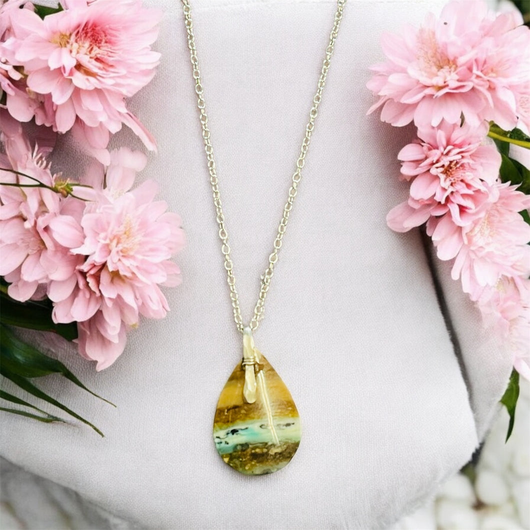 Pendant with petrified opalized wood