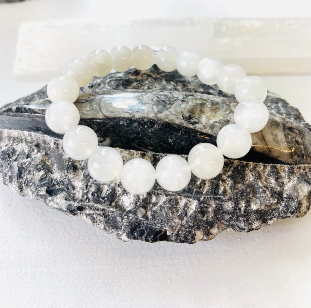 Bracelet with burma moonstone beads