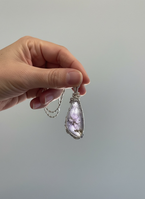 Pendant with holly blue agate