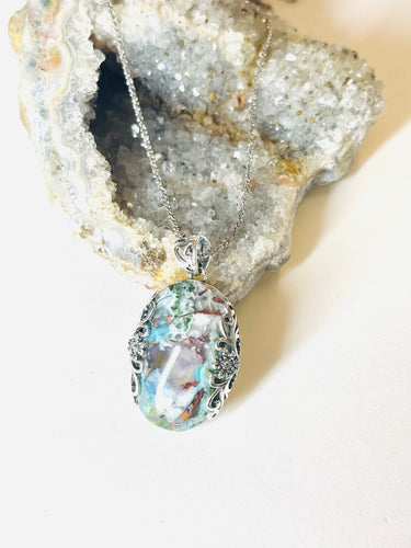 Pendant with chrysocolla blue light color patterns