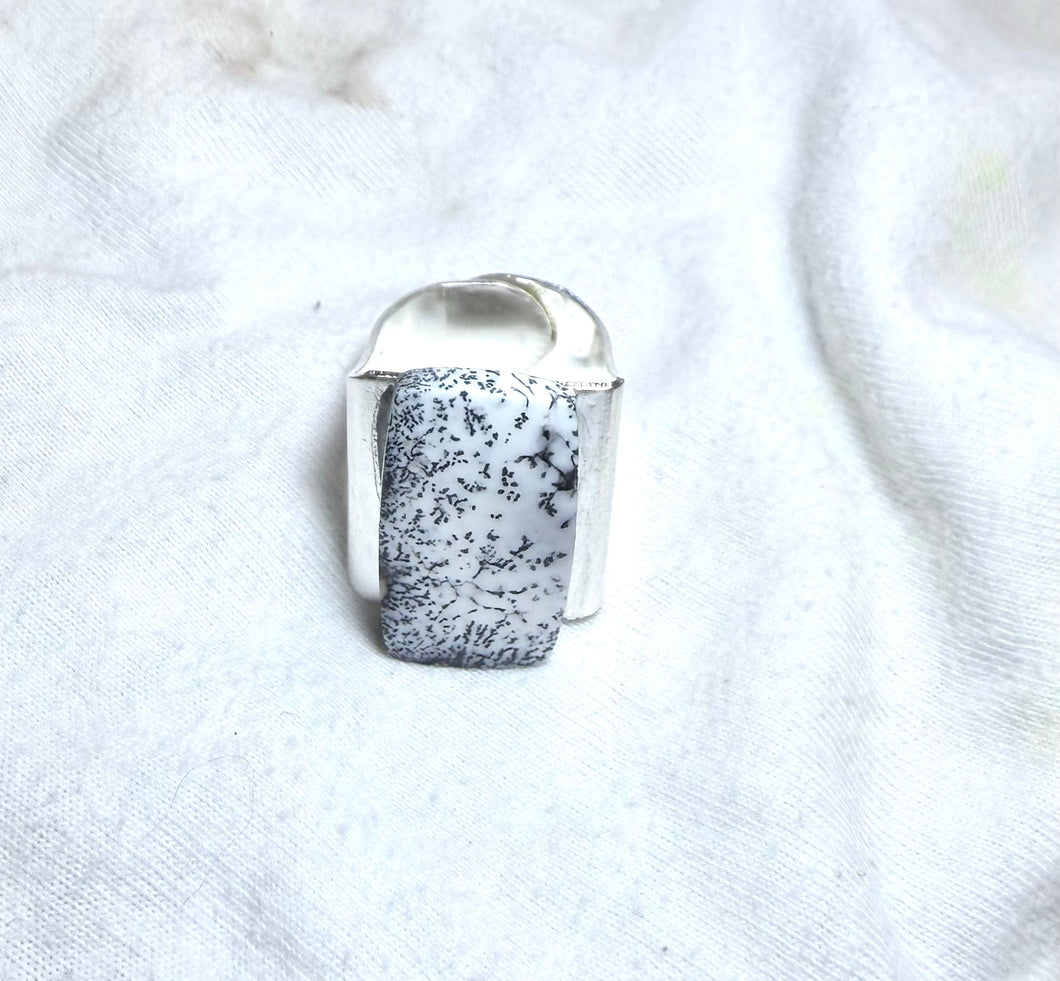 Ring with dentritic Agate