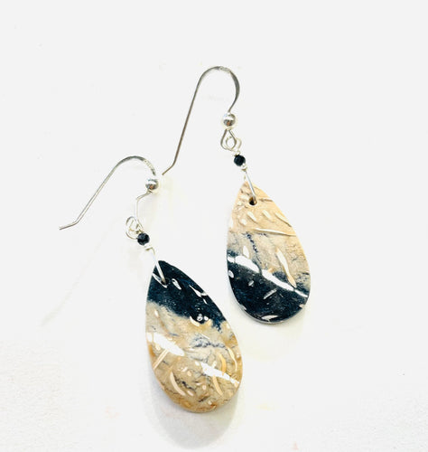 Earrings with palm root