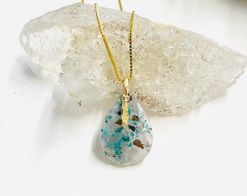 Pendant with chrysocolla blue light color patterns