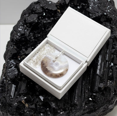Pendant with natural moss agate round shape