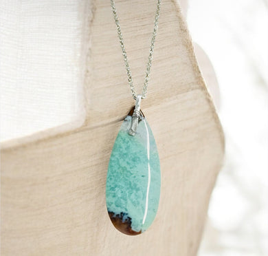 Pendant with opalized wood