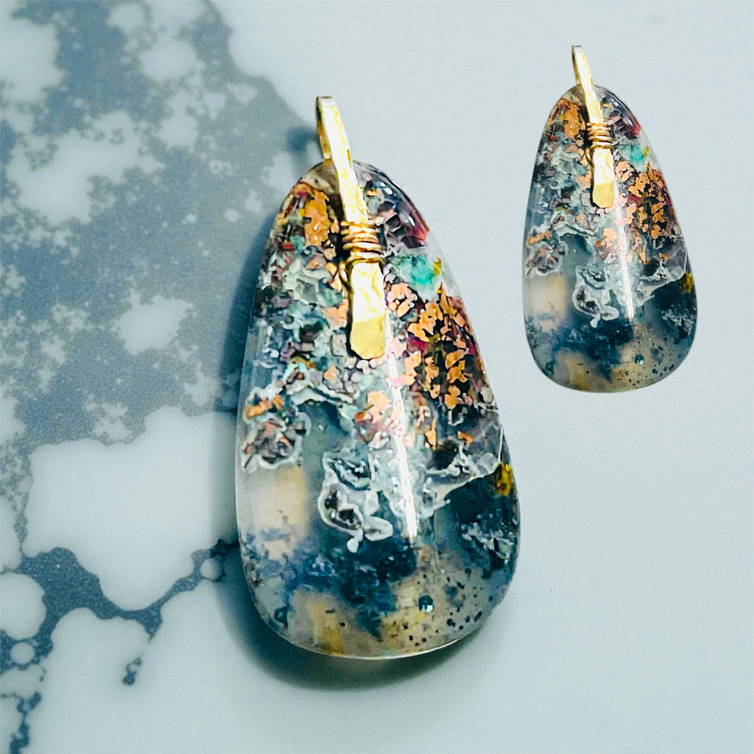 Pendant with chrysocolla copper