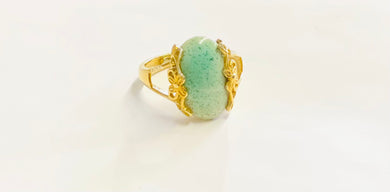 Ring with petrified opalized wood with prongs