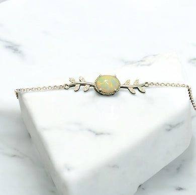 Bracelet cuff style with White Eyhiopian opal cabochon