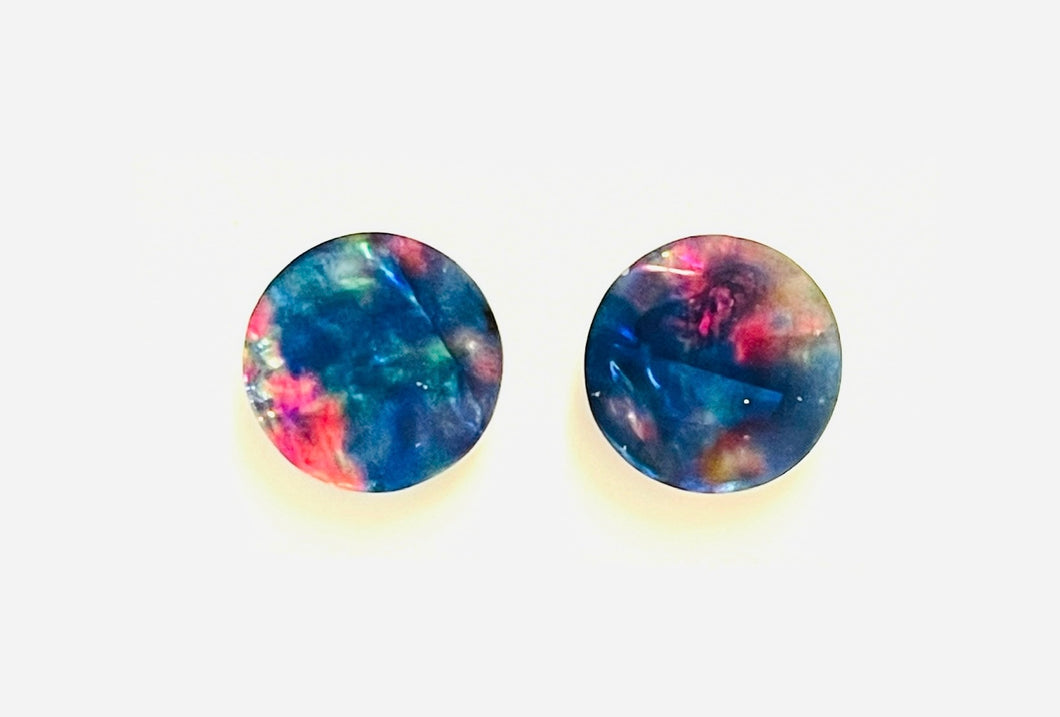 Stud earrings with ammolite