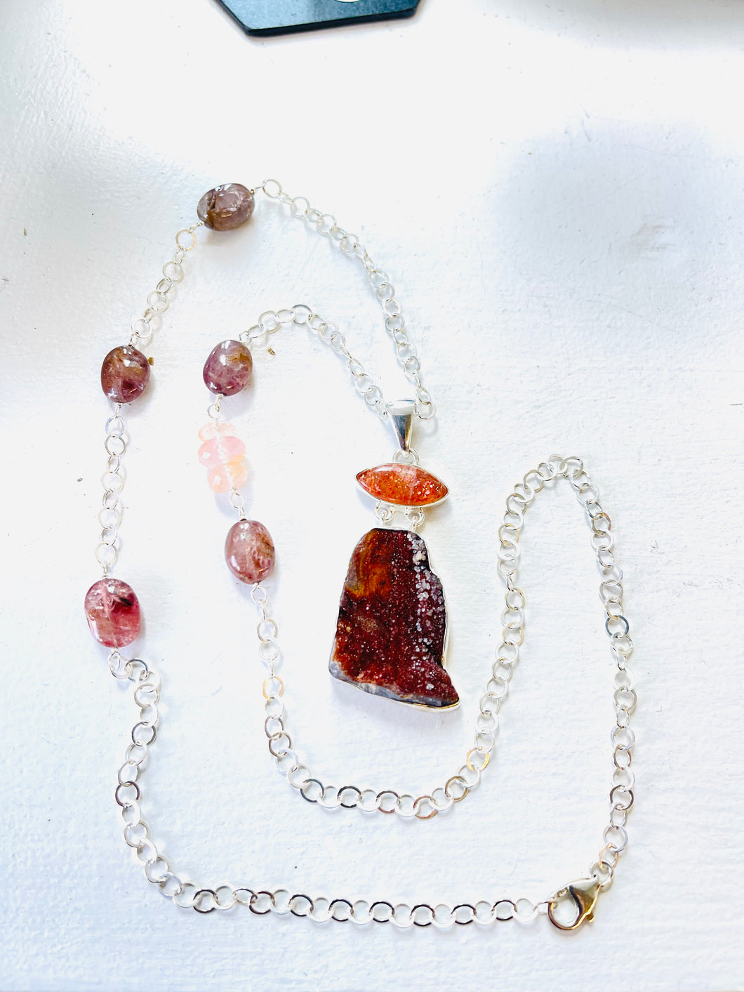 Necklace with natural quartz