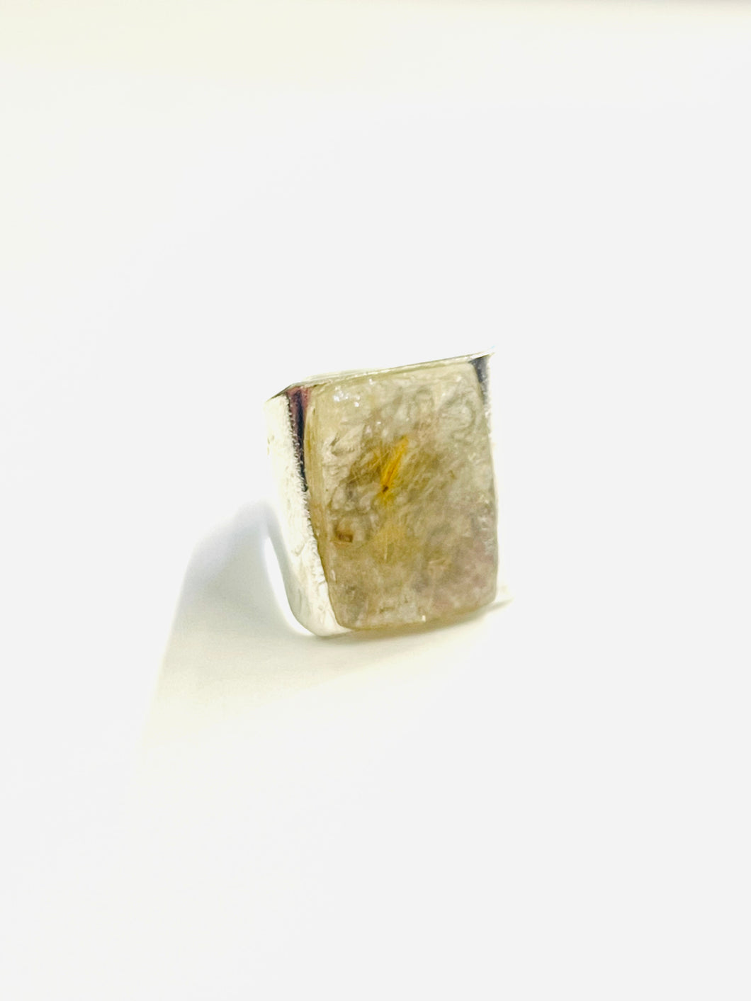 Ring with cherry quartz