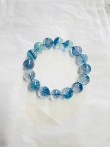 Bracelet with blue fluoride beads