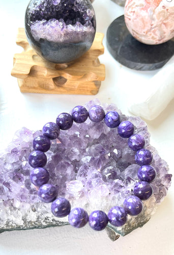 Bracelet with Charoite beads