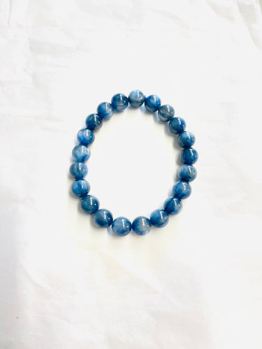 Bracelet with bright blue kyanite