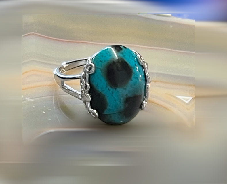 Ring with dark blue black color gem silica