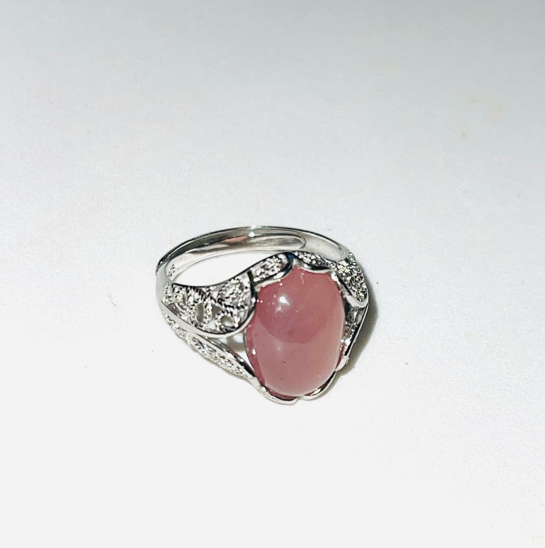 Ring with pink quartz beads