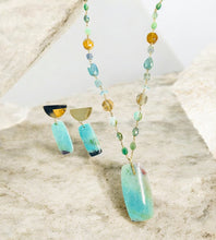 Necklace with square shape with crystalized opal wood