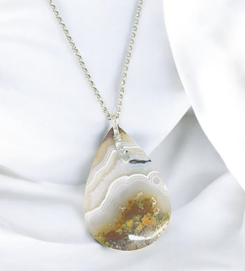 Pendant with moss agate