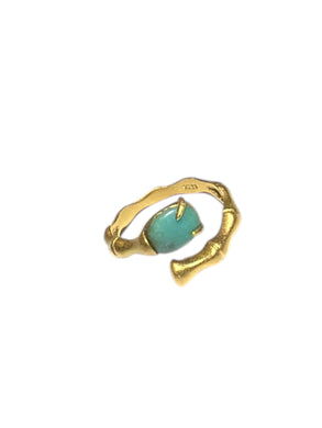 Ring with petrified opal with prongs