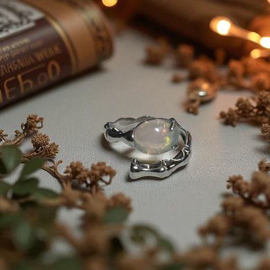 Ring with Ethiopian opal with prongs