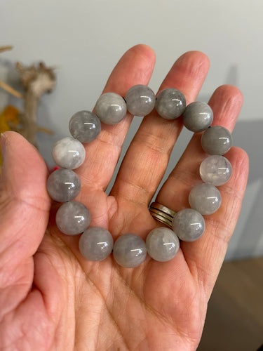 Bracelet with grey moonstone beads