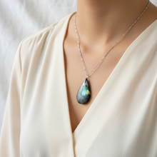 Pendant with opalized wood