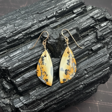 Earrings with Maligano