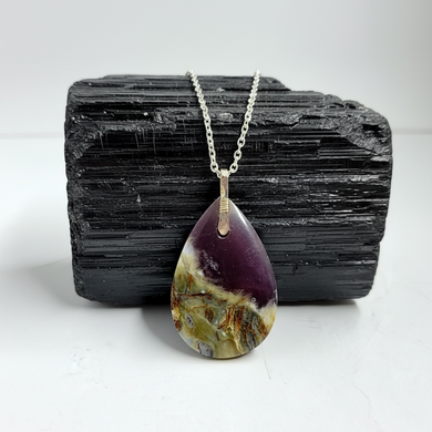 Pendant with natural round Amethyst