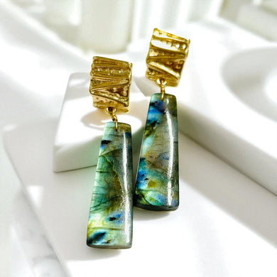 Earring with labradorite and studs