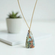 Pendant with chrysocolla copper