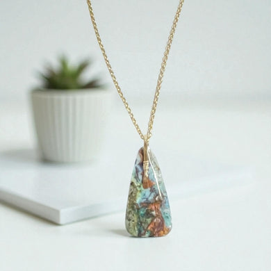 Pendant with chrysocolla copper