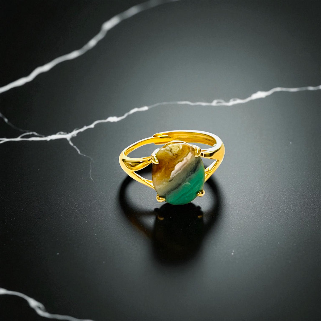 Ring with petrified opalized wood with prongs