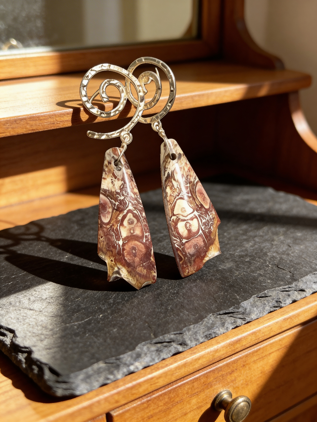 Earrings with red beige fossil