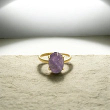 Ring with amethyst