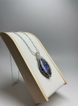 Pendant with purple Ammolite