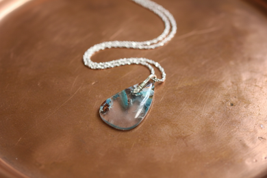 Pendant with chrysocolla copper