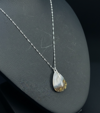 Pendant with moss agate