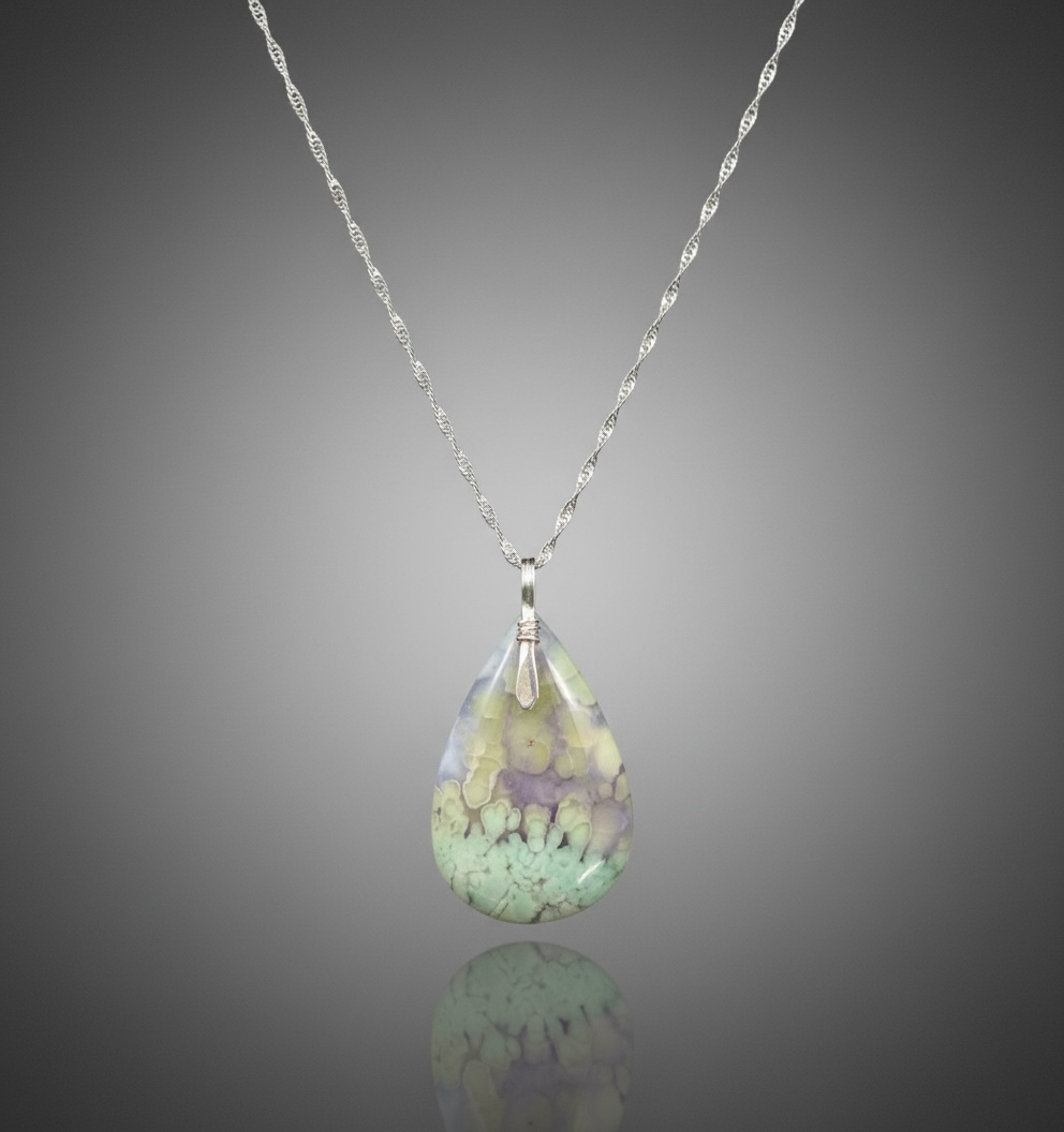 Pendant with moss agate