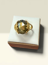 Ring with flashy labradorite