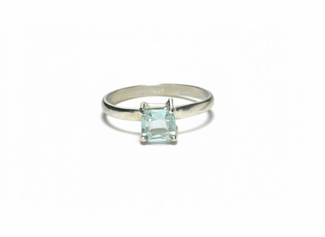 Ring with aquamarine