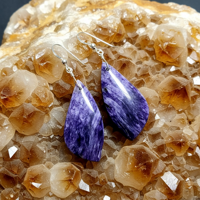 Earring with Charoite