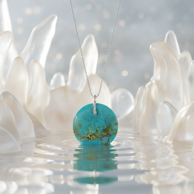 Pendant with gem silica cabochon